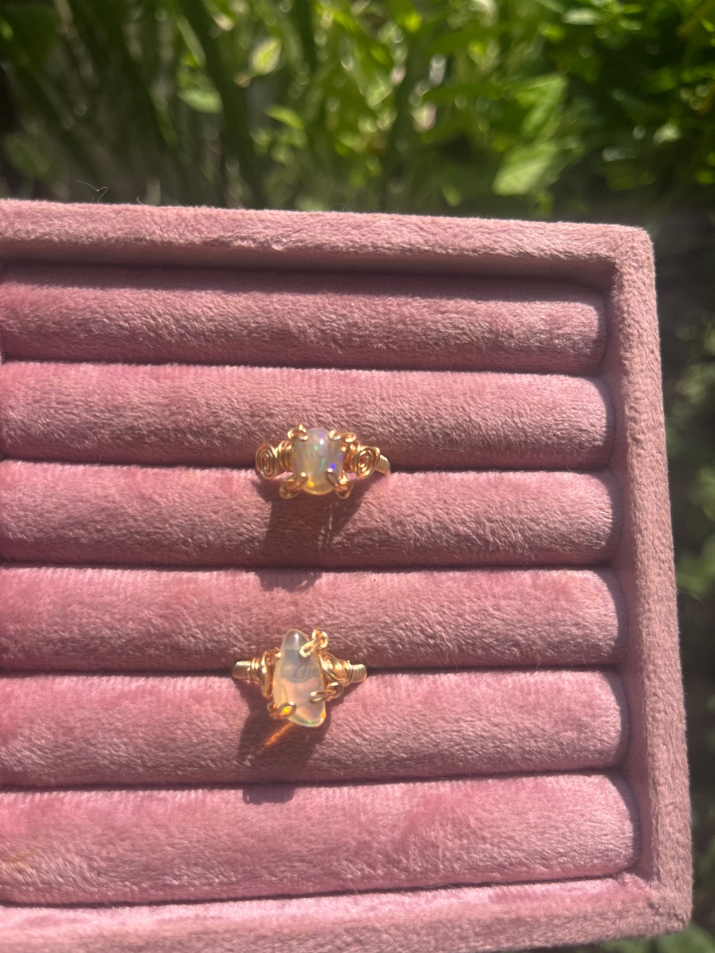 Anillos de ópalo mediano