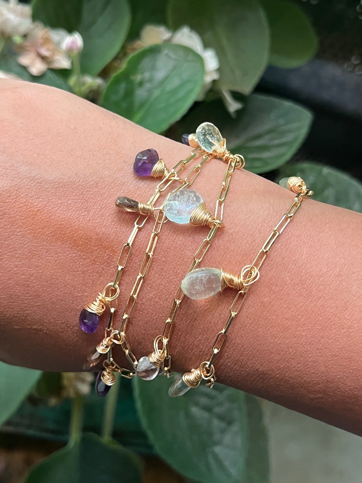 Brazalete con colgantes de cuarzo
