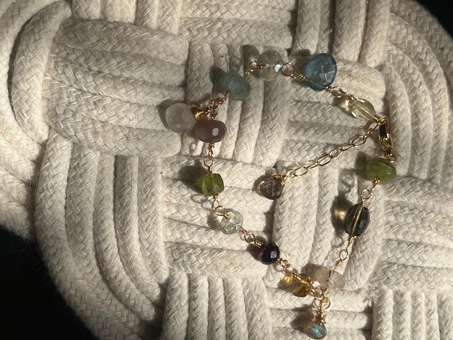 Brazalete Tyche de cuarzos mixtos