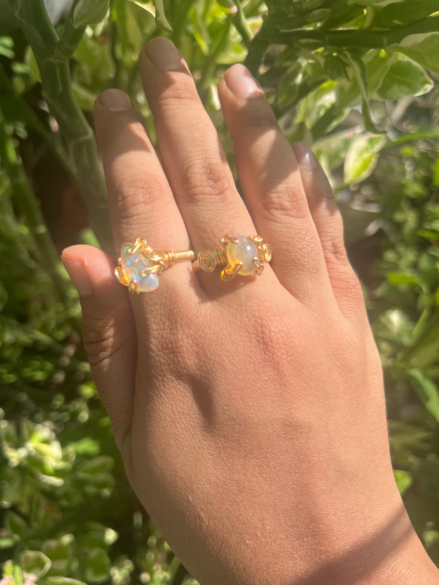 Anillos de ópalo mediano