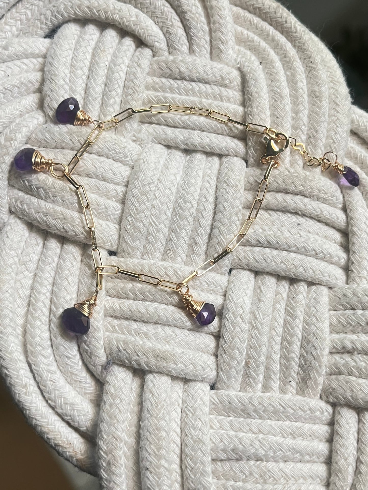 Brazalete con colgantes de cuarzo